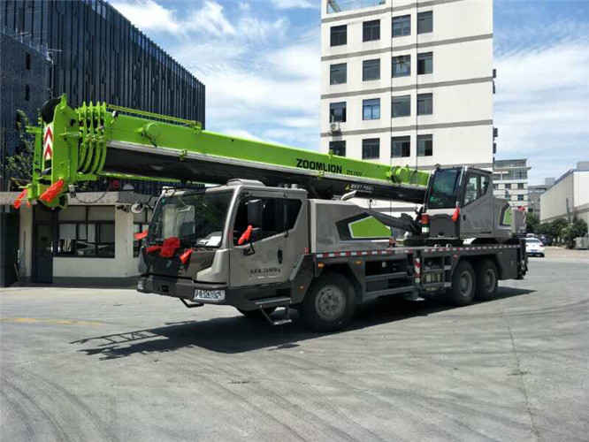 新荣区跨街广告牌的高空安装注意事项